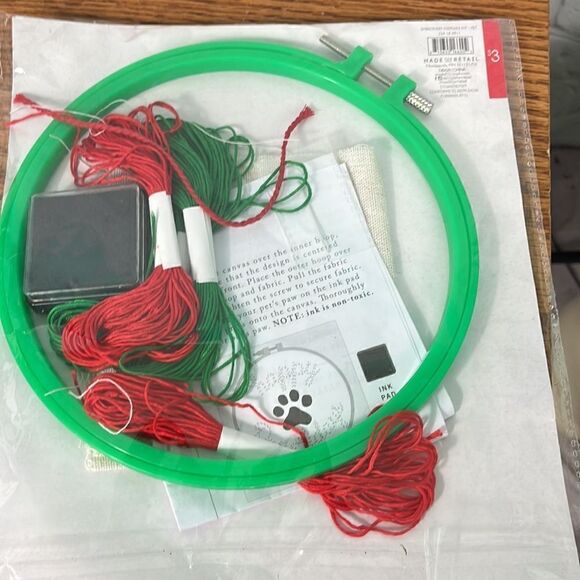 Embroidery kits, hanging plants & paw prints - Picture 7 of 7